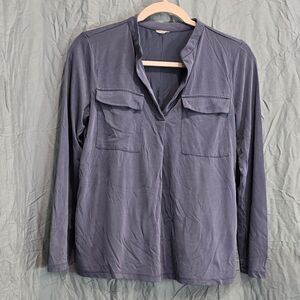 Long Sleeve V-Neck Shirt in Blue